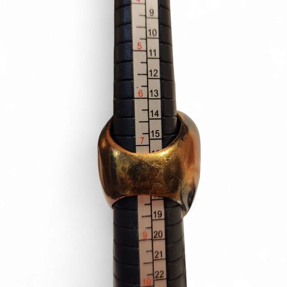 Vintage Red Howlite Statement Ring – US Size 8 – Brass Setting with Chain Detail - Picture 5 of 8